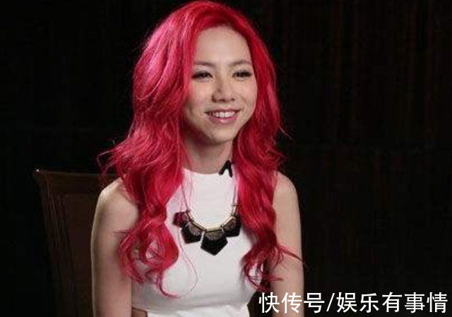 四次输给何洁,冯轲运作成华语小天后,张靓颖的对手就剩邓紫棋了