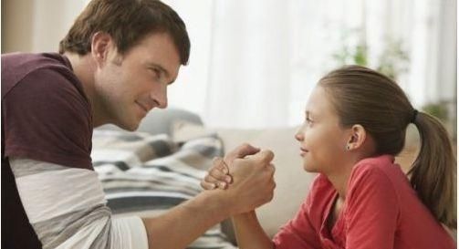 当亲戚问你的孩子这样几个问题时,别等孩子回答,家长先拒绝