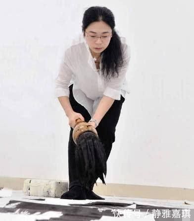 中国美术学院&师从王冬龄后,王佳宁博士的字就变丑了,亏她还长得那么漂亮