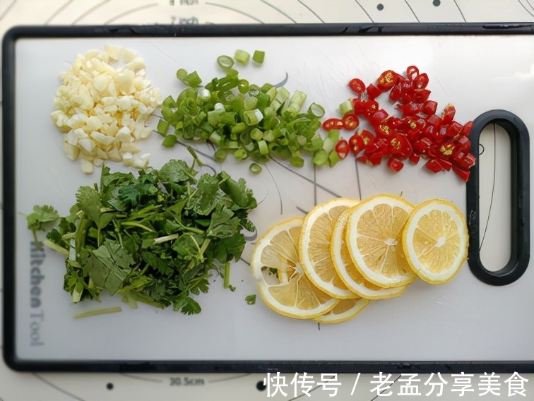 鸡爪做成小吃，还是一道下酒菜，解馋还美味