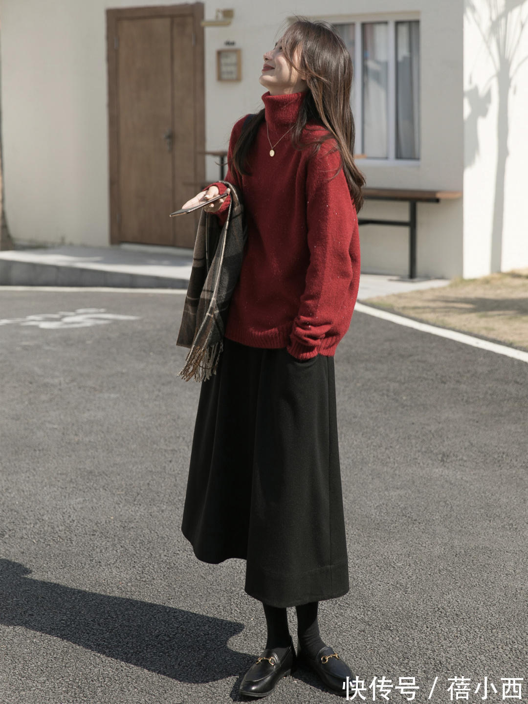 小蛮腰|今年还是穿“红色毛衣”最洋气,搭配牛仔裤、半身裙简约又显气质