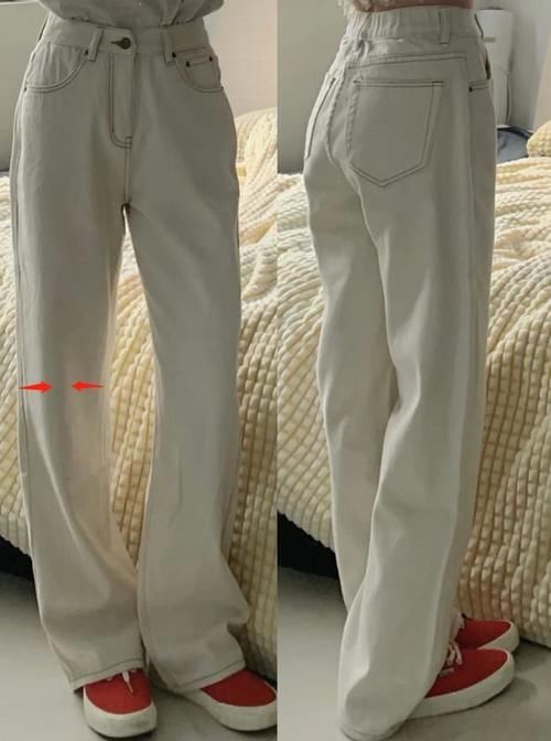 今年早春，很流行穿“风衣＋小白裤”，这样搭配简约又时髦