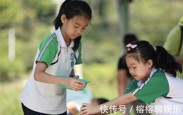 欣欣|''妈妈,我碗里有头发'',2位妈妈的不同反应,影响孩子一生