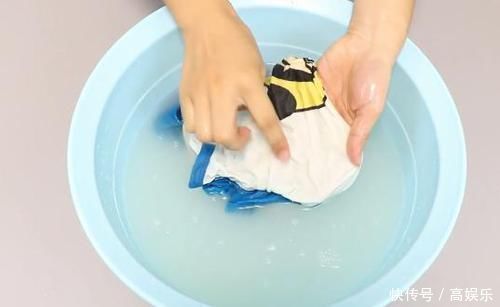 每次洗衣服时滴一滴它，不用搓就能干净如新，可惜知道的人不多