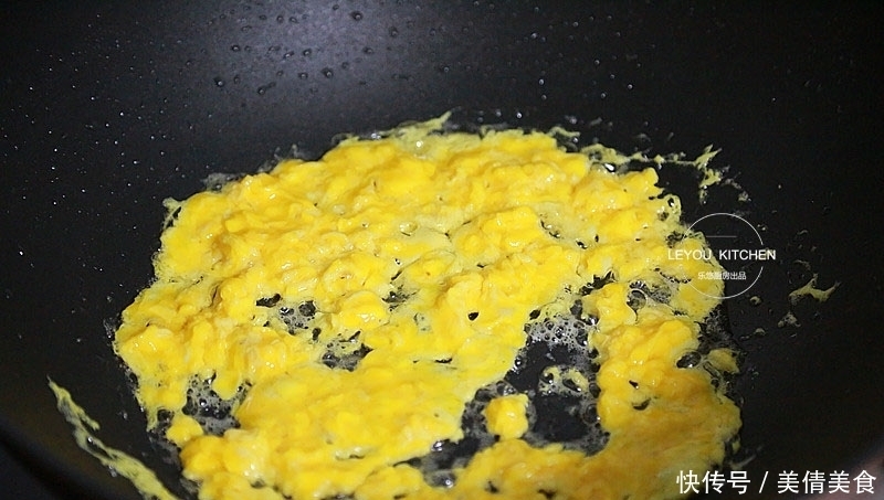 5个鸡蛋、1块姜,花几分钟时间,炒出螃蟹味,又鲜又美