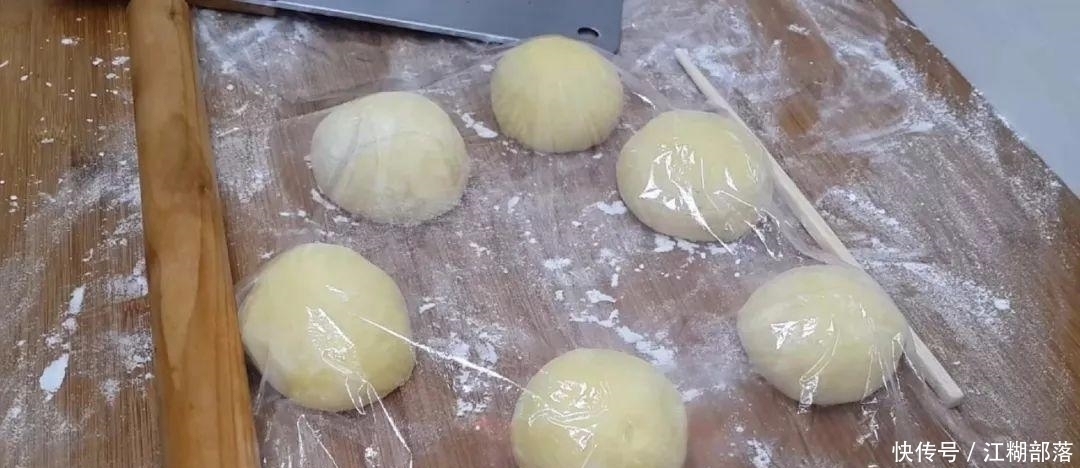 特色南瓜糕|南瓜又出新吃法,不用油炸,比面包馒头做法简单,比南瓜饼还好吃