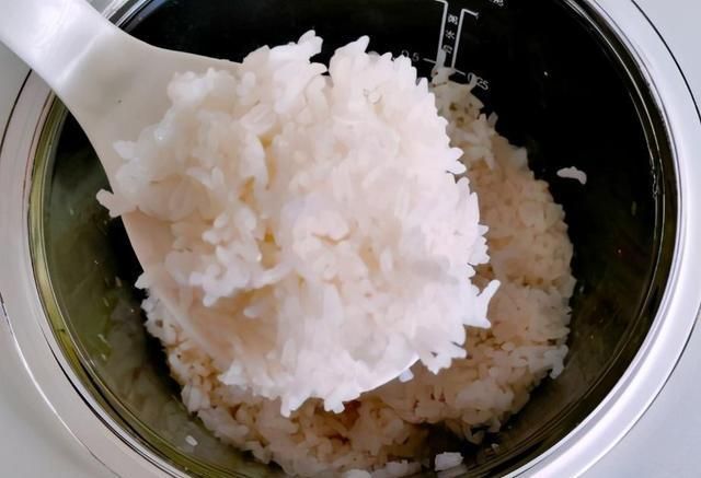 零嘴|电饼铛别烙饼了,教你做1款小零嘴,咸香酥脆小锅巴,省事更省时