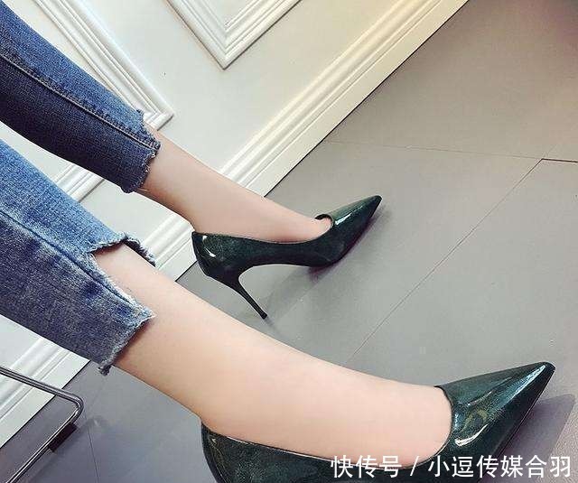 自信|高跟鞋打造出一个职场新形象, 让你更加的自信, 干净和利落!