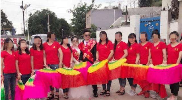 唏嘘|还记得11个姐姐凑32万给弟弟买房娶妻吗?还有后续,令人唏嘘