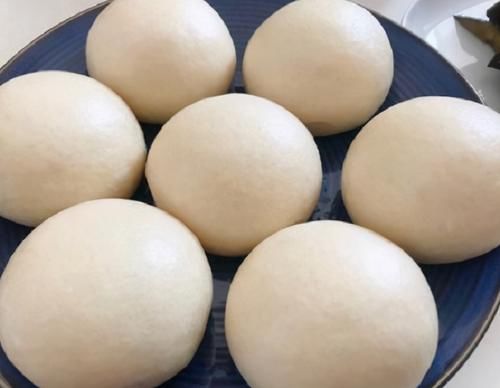  发面时，直接加酵母是大忌！学会这么做，半小时发满盆，暄软蓬松