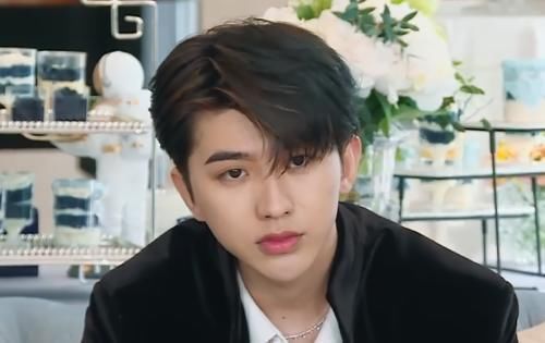 奔跑吧|奔跑吧:baby穿短裙,黃旭熙夸太美,蔡徐坤的嘀咕才是“真姐弟”