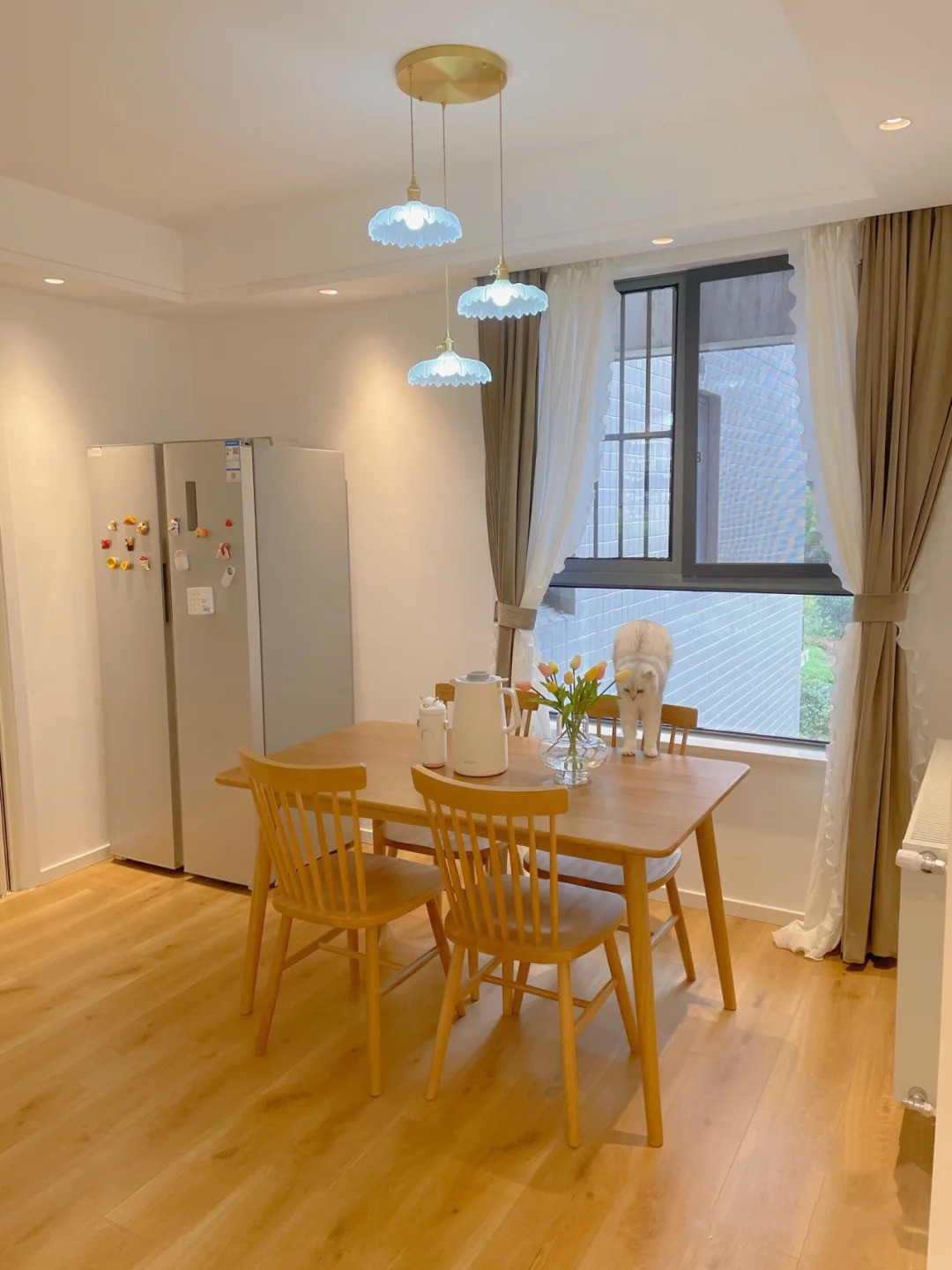 客厅|再买房,就照她家这样装,全屋大白墙、无主灯,干净利落,好舒服