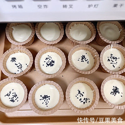 第一次做就成功的纸杯蛋糕 | 烤箱美食