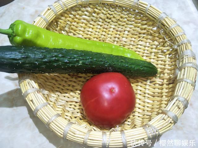 西红柿又有新吃法,加2样食材,锅里简单一炒,香辣多汁超下饭