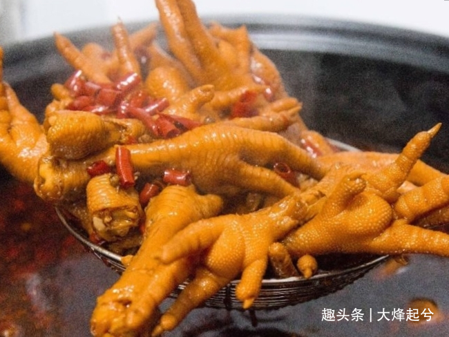 教你在家做酱香鸡爪,做法简单,又香又好吃,再也不去店里买了