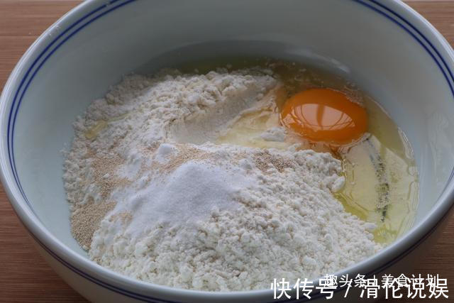 面粉简单新吃法，用杯子一压，早餐好吃又营养，比包子馒头油条强