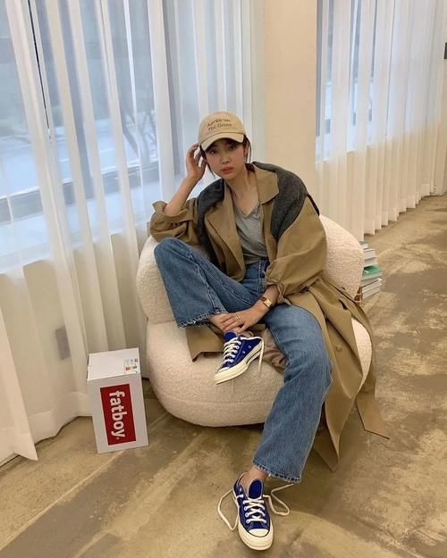 刘雯的“风衣＋毛衣”火了，时髦气质又高级，不学可惜