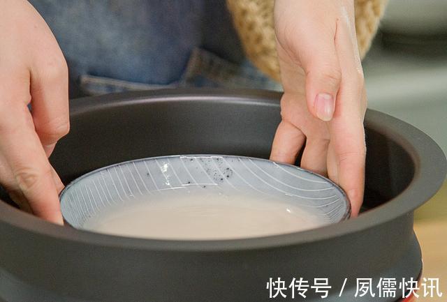 饺子|饺子皮谁还用来包饺子啊！朋友圈正火的3种新吃法，做早餐很合适