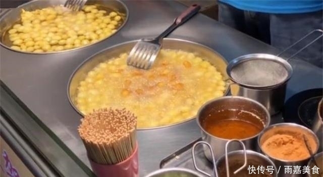 金黄|大叔卖“金黄果”一份5元,一天卖400份,顾客:非常好吃!