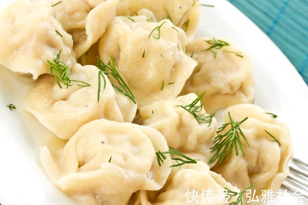 椒盐香脆小馄饨，皮薄馅少，清鲜不腻，这种吃法可以学学