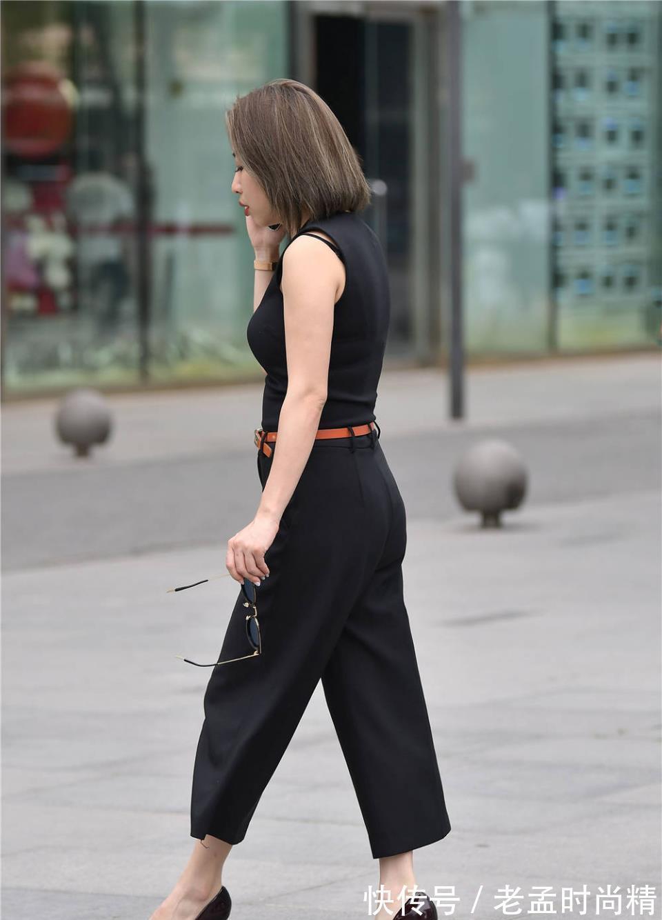 高跟鞋|红黑渐变色尖头细跟鞋,10公分的高度,搭配七分阔腿裤