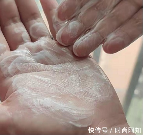 别再被铺天盖地的氨基酸给骗了！真正好用的男士洗面奶是这几款