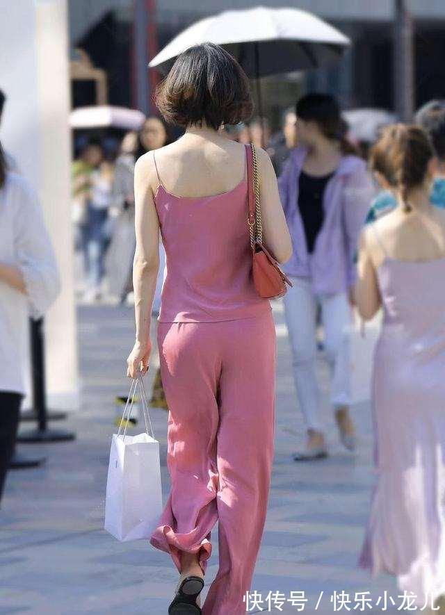 装扮 优雅气质的打底裤装扮展现强大气场,穿着舒适个性,吸引视线