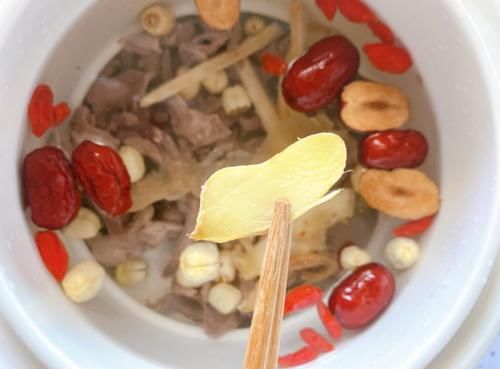 简单|冬季进补,少吃猪肉多喝此汤,简单易学,气血足了,脸色更红润