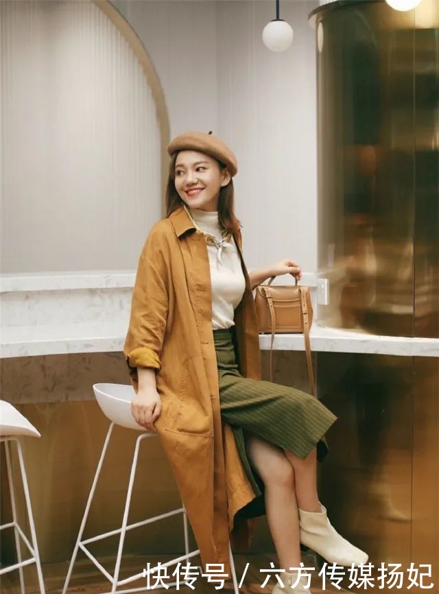 半身裙|穿棕色大衣总显老?记住这3点穿搭细节,立马年轻又有女人味