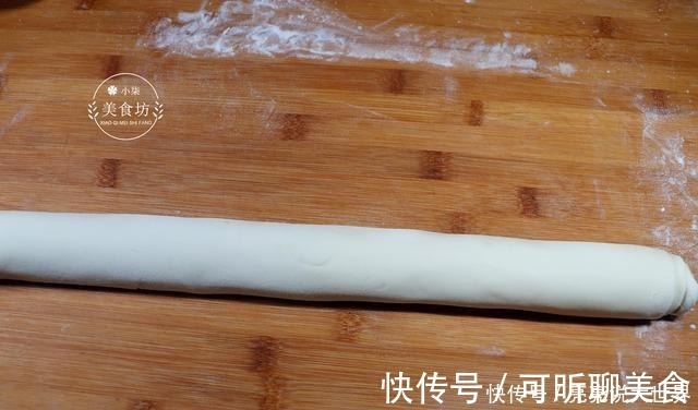 想吃这饼不用买了,教你在家做,一卷一拧,外酥里软,比吃肉都香