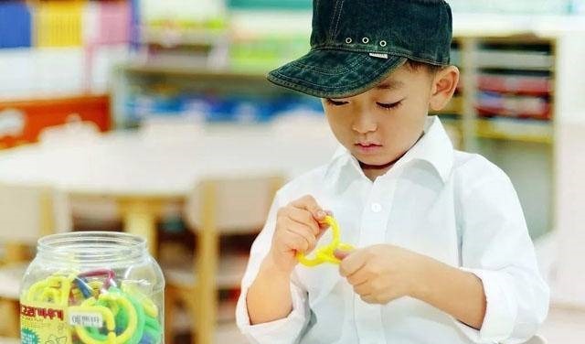 天才|爸妈背熟5句话,经常说给孩子听,你会发现你的孩子也是一个天才