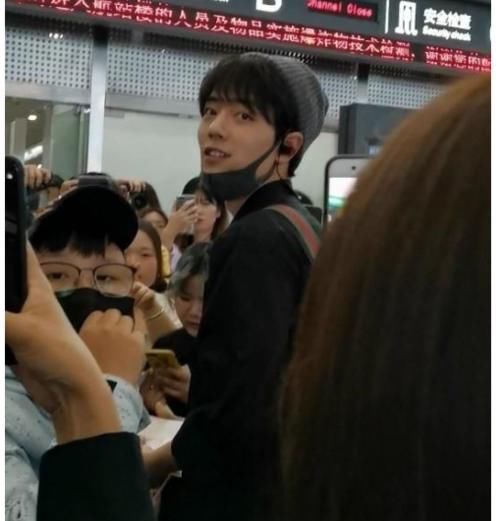 低谷期|没事找事，北漂过的顶流不买房不行？肖战一周千元片酬被质疑