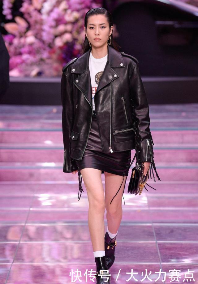 背头|刘雯帅气亮相米兰男装周,背头与超帅机车皮衣,兼具霸气与性感