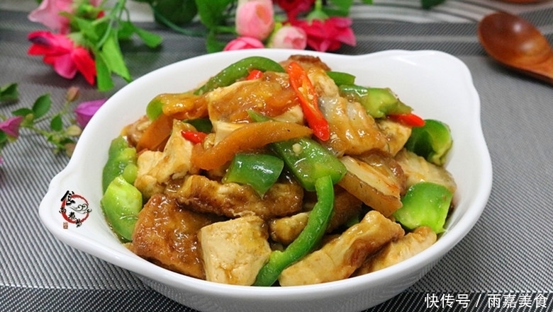 酒店|酒店大厨教我做豆腐,两分钟学会,味道好又实惠,做法接地气