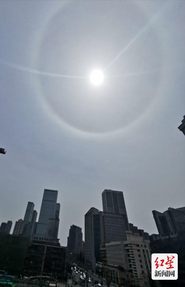 快看！成都上空出现日晕美景
