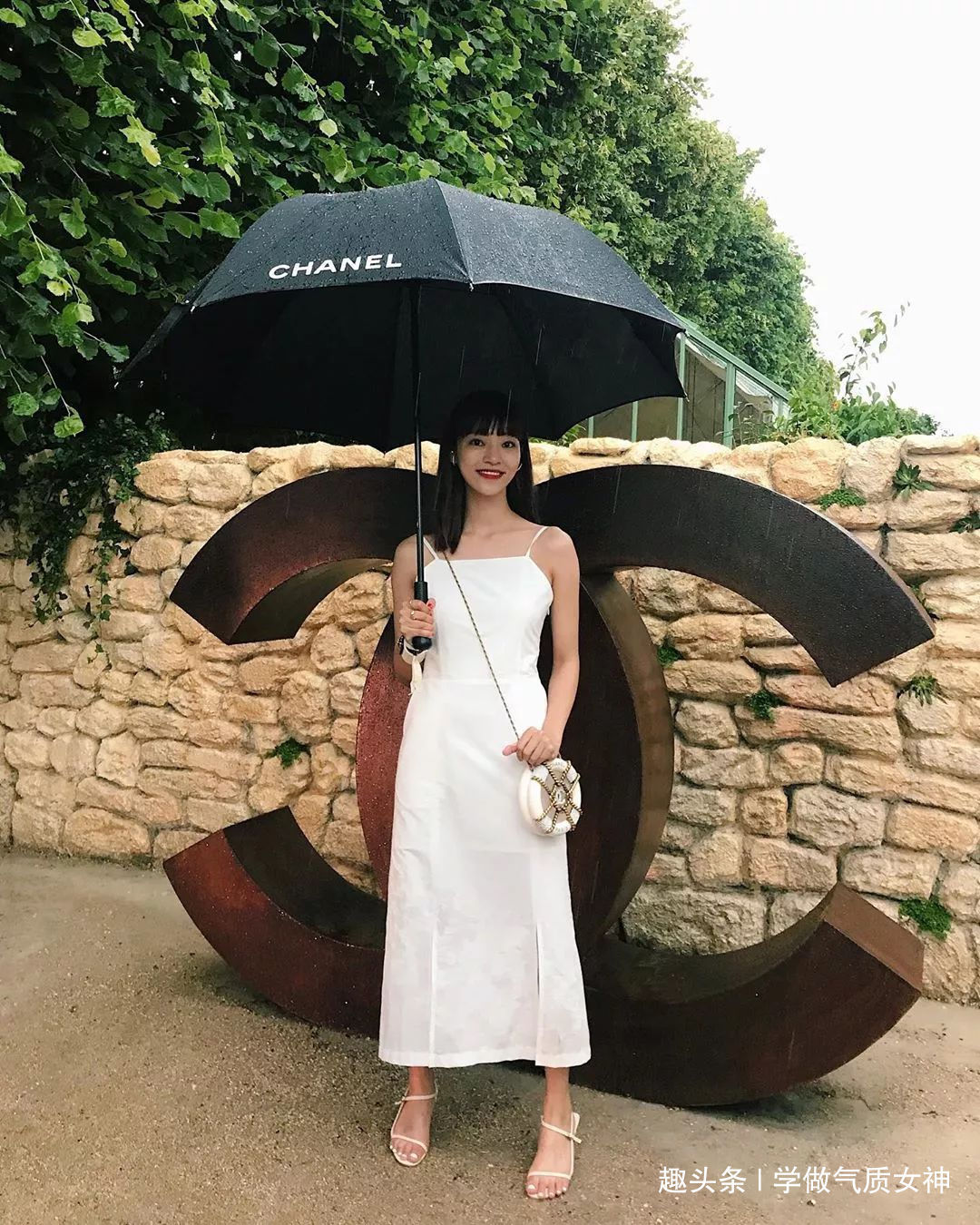 一字带凉鞋 凉鞋,这样穿才时髦 !