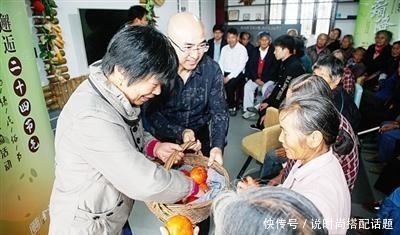 霜降节气去生活驿站“白相” 吃柿子炸油墩子乐开怀