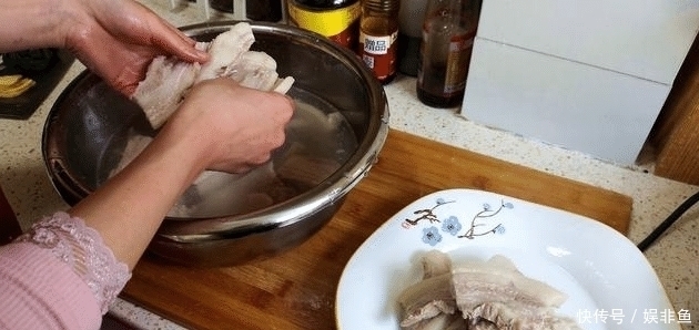 五花肉别做红烧肉了,教你个秘制做法,鲜香美味,百吃不腻