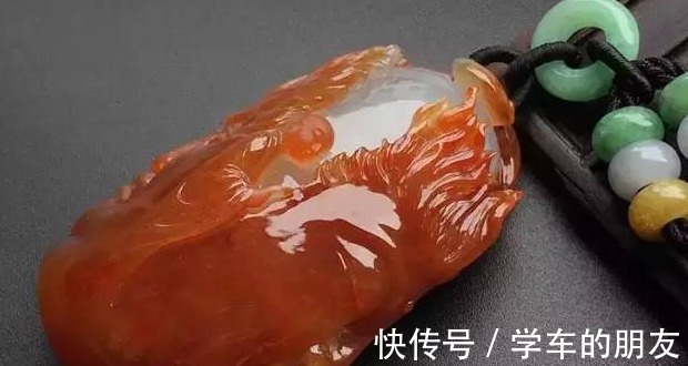翡翠!自带“中国红”的红翡,拥有细腻的质地,应如何分辨天然红翡翠!
