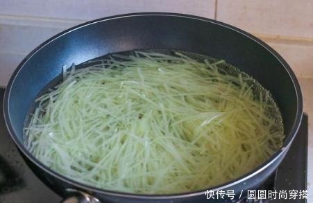 炒土豆丝|炒土豆丝时,放醋顺序是关键,很多人不懂,难怪炒出来不够香