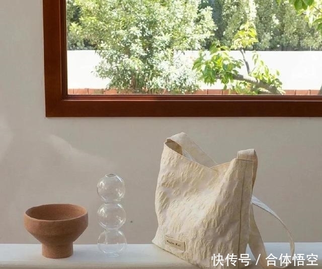 烂大街的包包别背了!2021春夏最流行的是这些