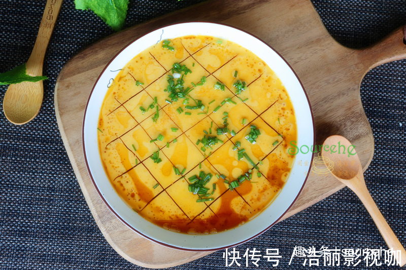 蜂窝|蒸鸡蛋时多加一步,鸡蛋羹平滑如镜,鲜香无蜂窝,出奇美味