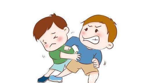 人之初|孩子跟同学打架,这位宝妈的做法,让其他家长都看不下去了