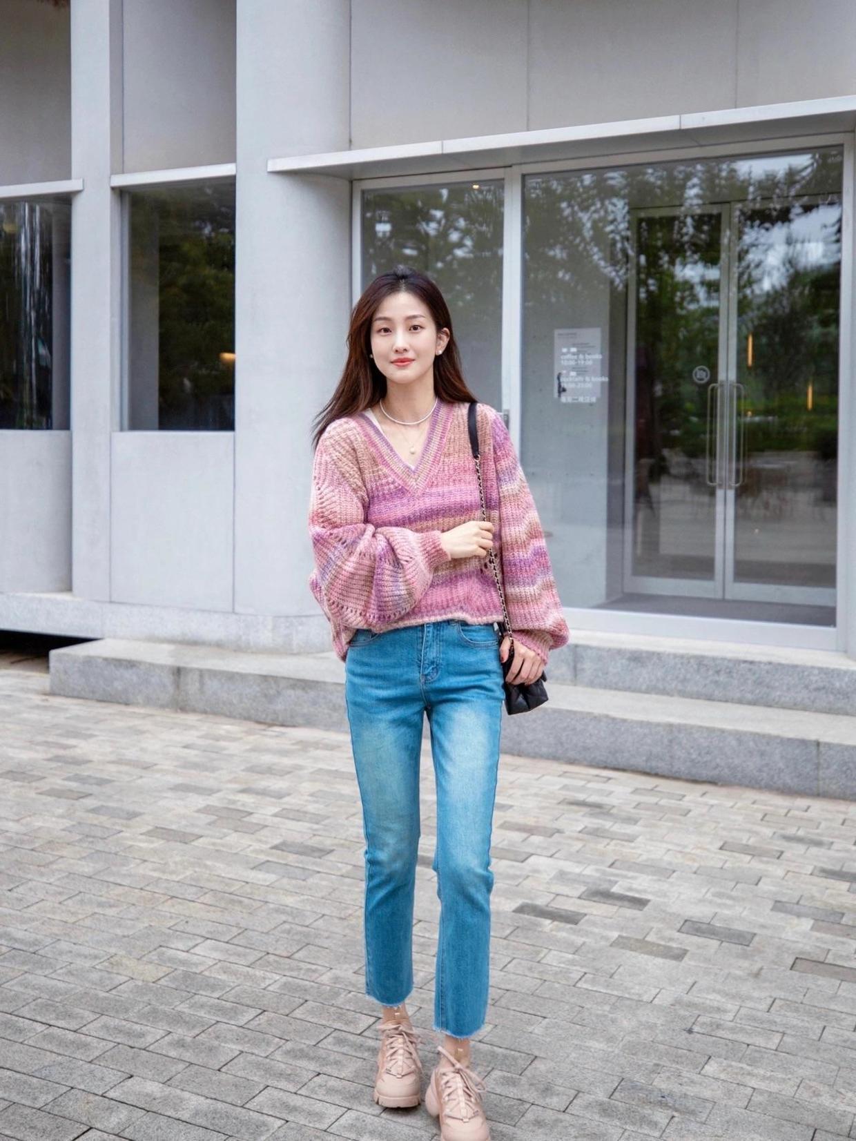 领口 优雅女人的天花板穿搭你get了吗?氛围感毛衣搭配,让你秀出优雅好气质