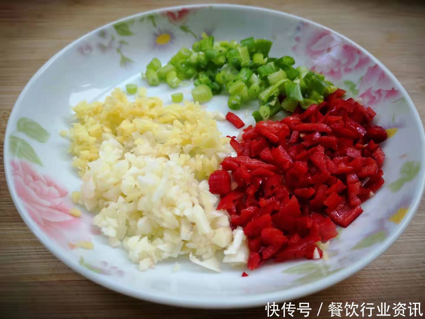肉末蒸茄子|大热天，儿子最馋这菜，蒸一蒸10分钟出锅，开胃下饭，好吃不贵
