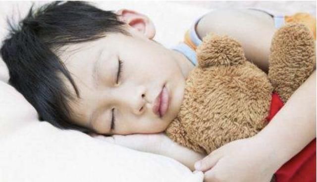 睡眠时间|体检时发现“智力障碍”医生怒斥母亲,让6岁男童天天保持睡午觉