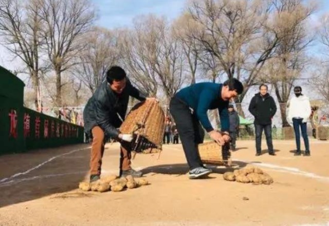 卖房|住400万的房子，拿4000的工资，生活拮据的“土著”为何不卖房