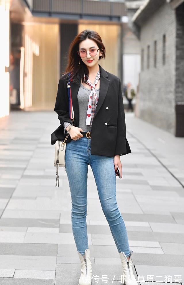 穿衣搭配 小西装搭配牛仔裤,看起来很好看