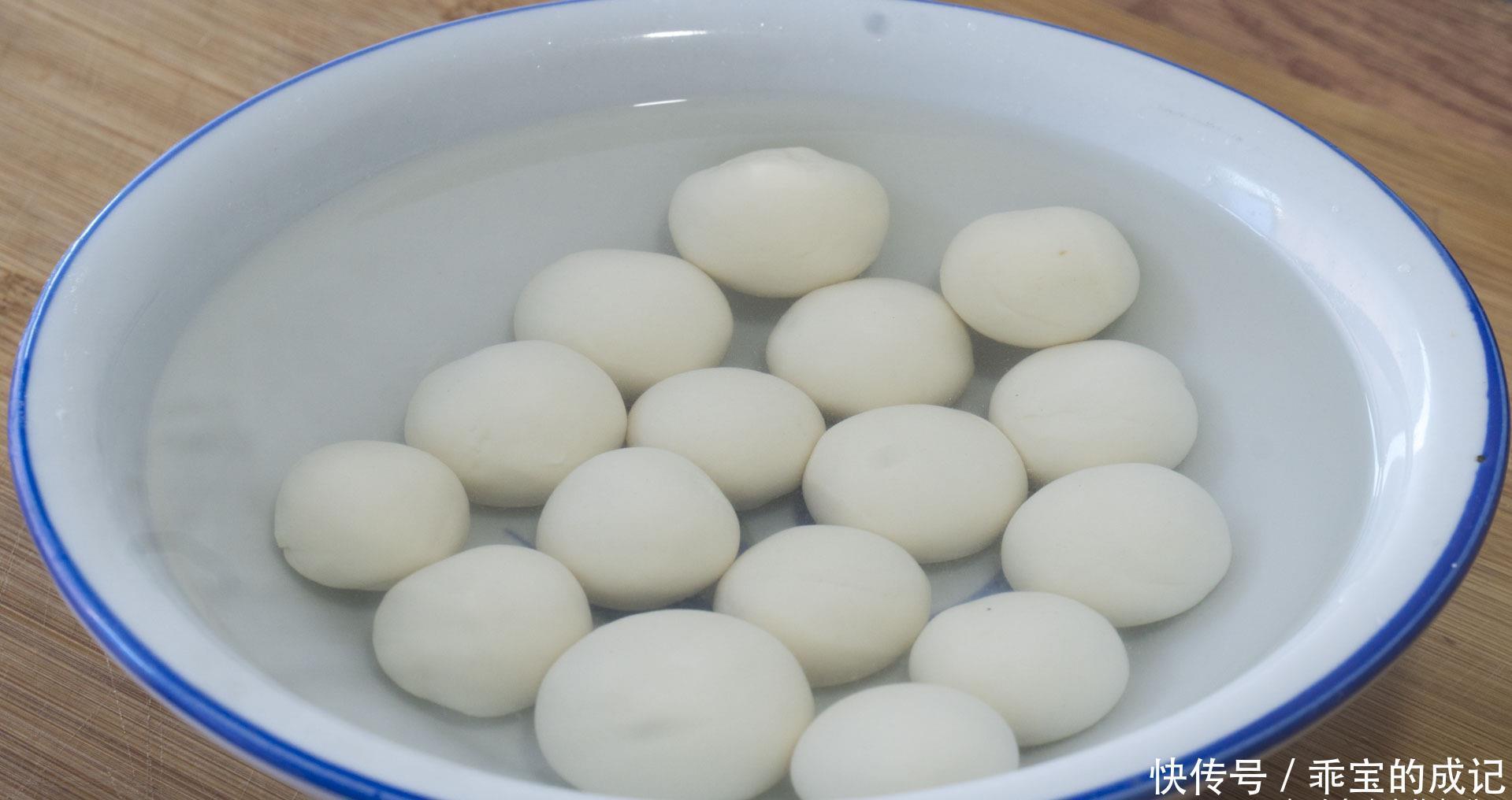 饼子|面食特色新吃法，不蒸不煎不油炸，锅里一贴，出锅满屋飘香，馋了