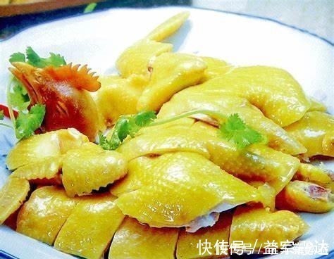 大厨教你在家做白切鸡，皮脆肉嫩，一吃停不下来，做法其它也不难